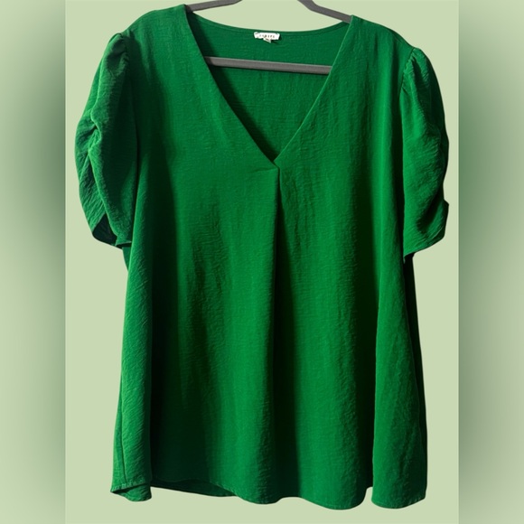JODIFL Tops - JODIFL Kelly Green Blouse with puffed sleeves plus size 2X gauze material